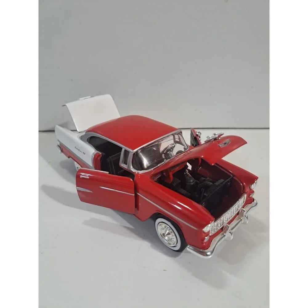 Motor Max 1:24 Die Cast 1955 Chevrolet Bel Air 2dr. Non Post
